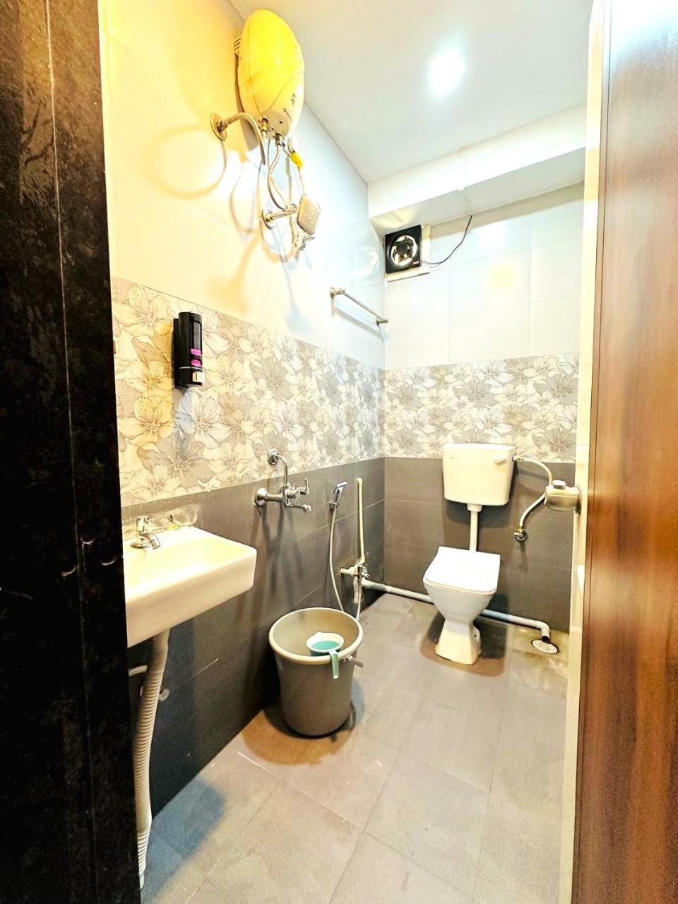 Hotel Elite Stay Пюн Екстериор снимка