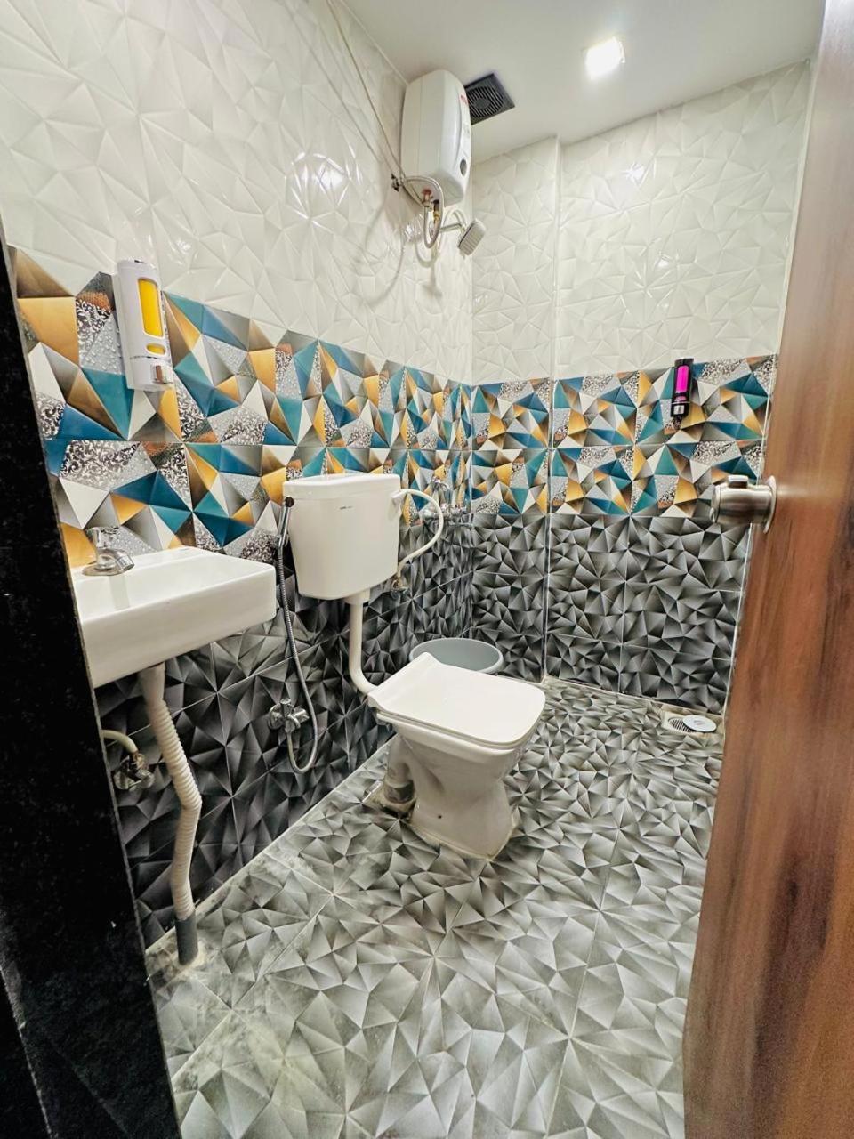 Hotel Elite Stay Пюн Екстериор снимка