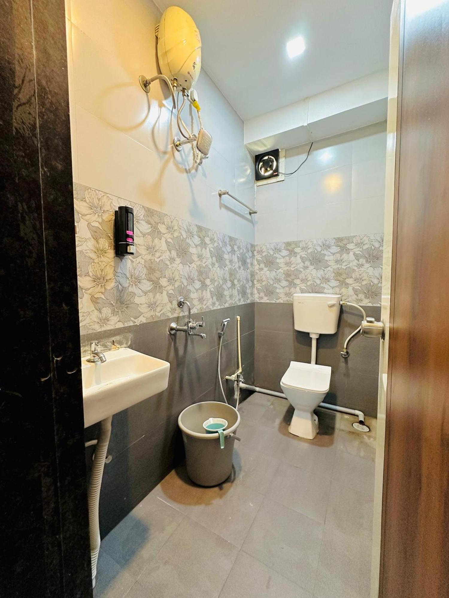 Hotel Elite Stay Пюн Екстериор снимка